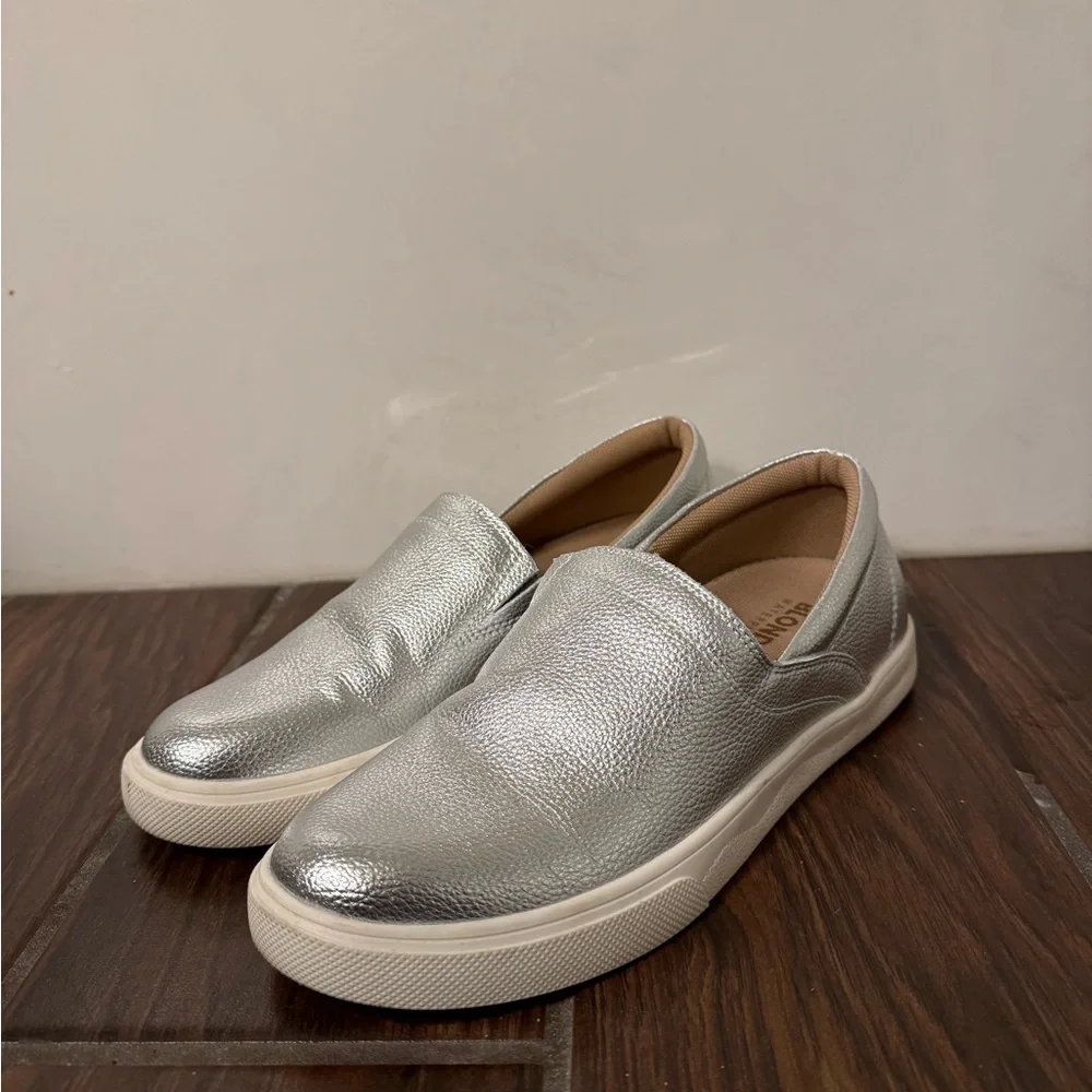 Blondo Giavana Silver Waterproof Shoes - Picture 1 of 11